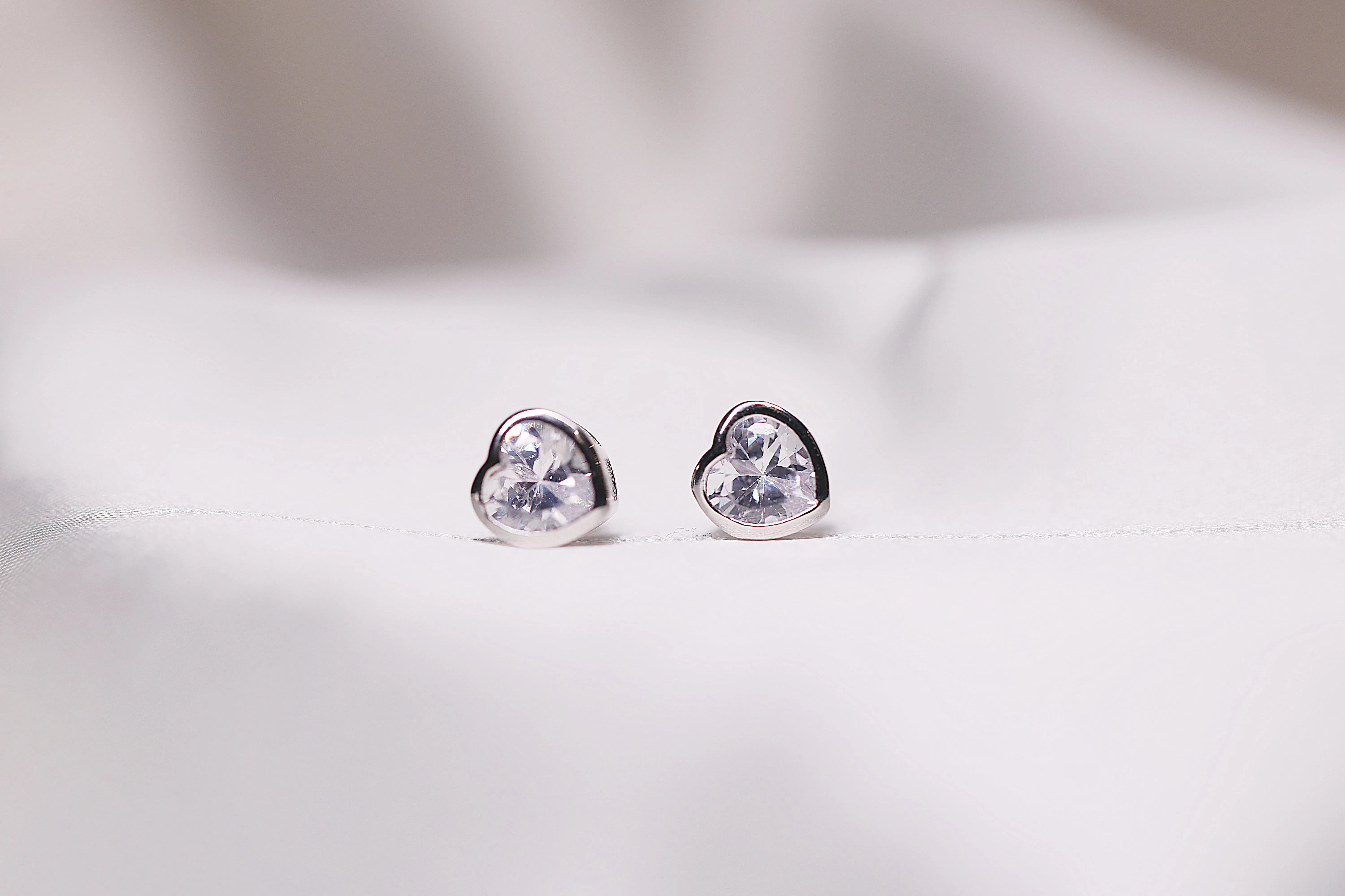 Heart stone stud earrings